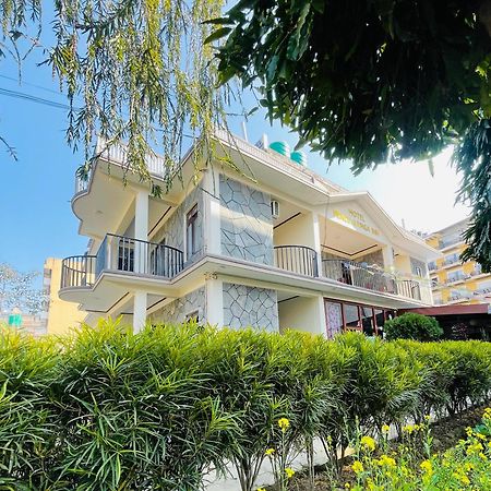 Hotel Peace Ganga Inn 포카라 외부 사진