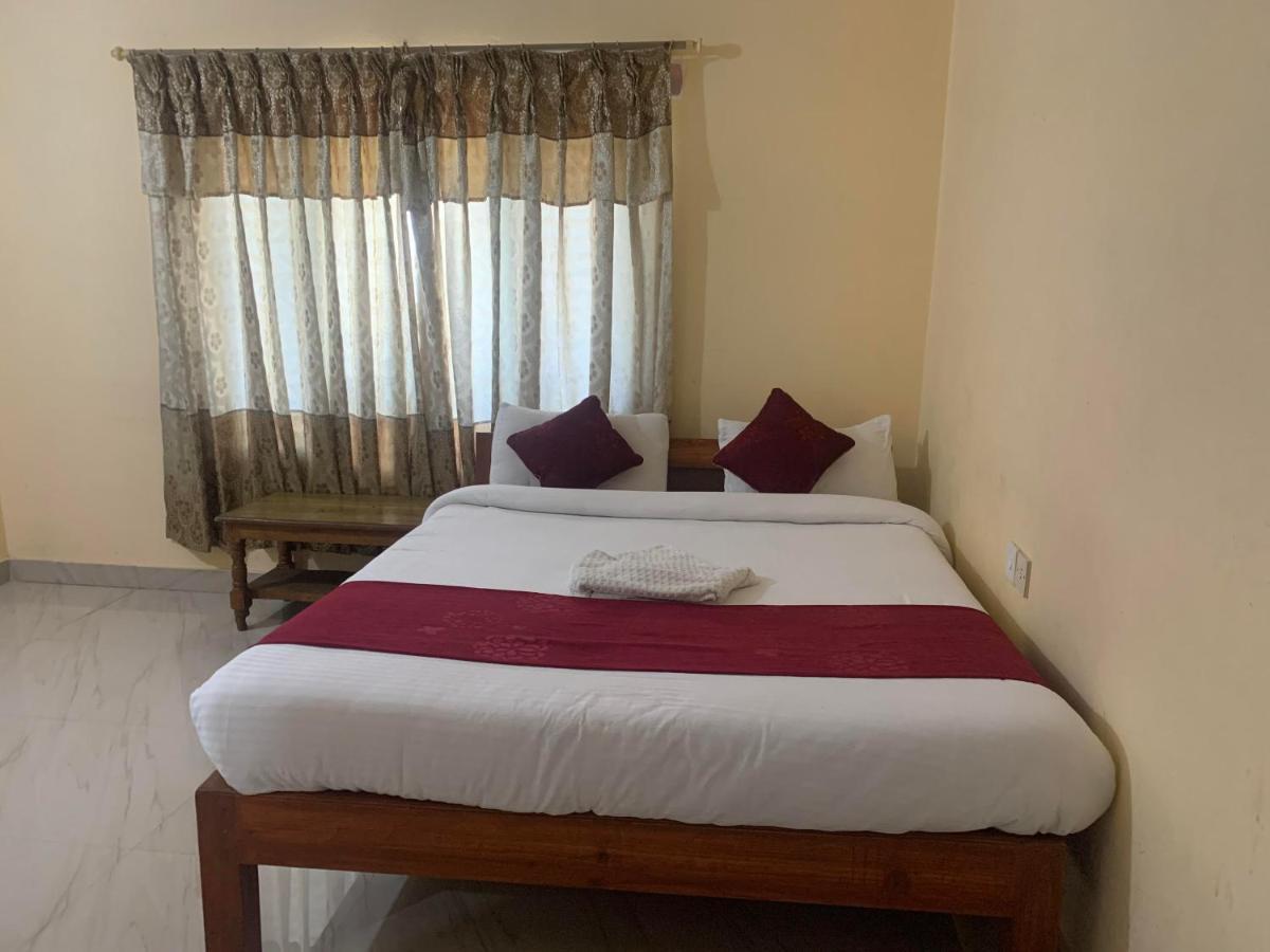 Hotel Peace Ganga Inn 포카라 외부 사진
