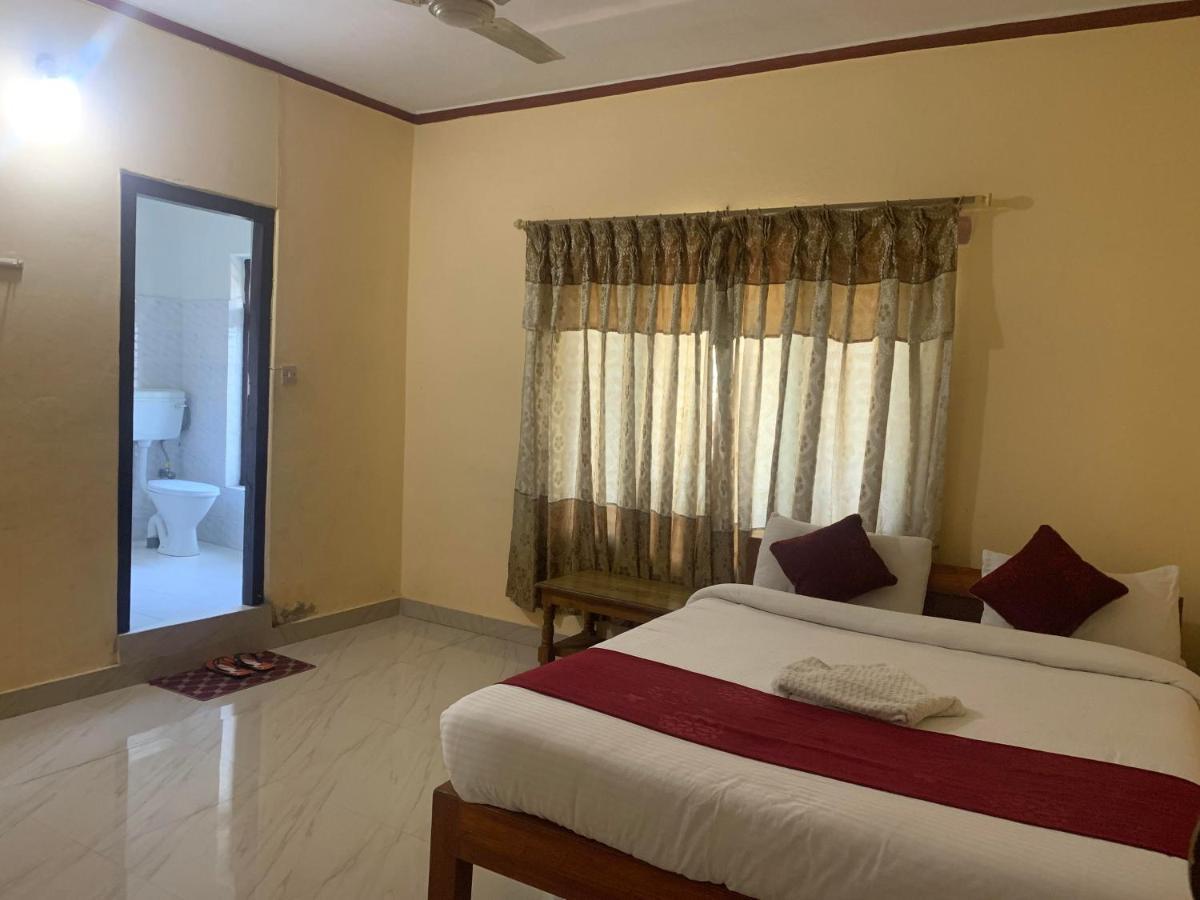 Hotel Peace Ganga Inn 포카라 외부 사진