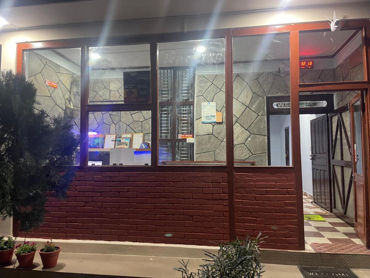 Hotel Peace Ganga Inn 포카라 외부 사진