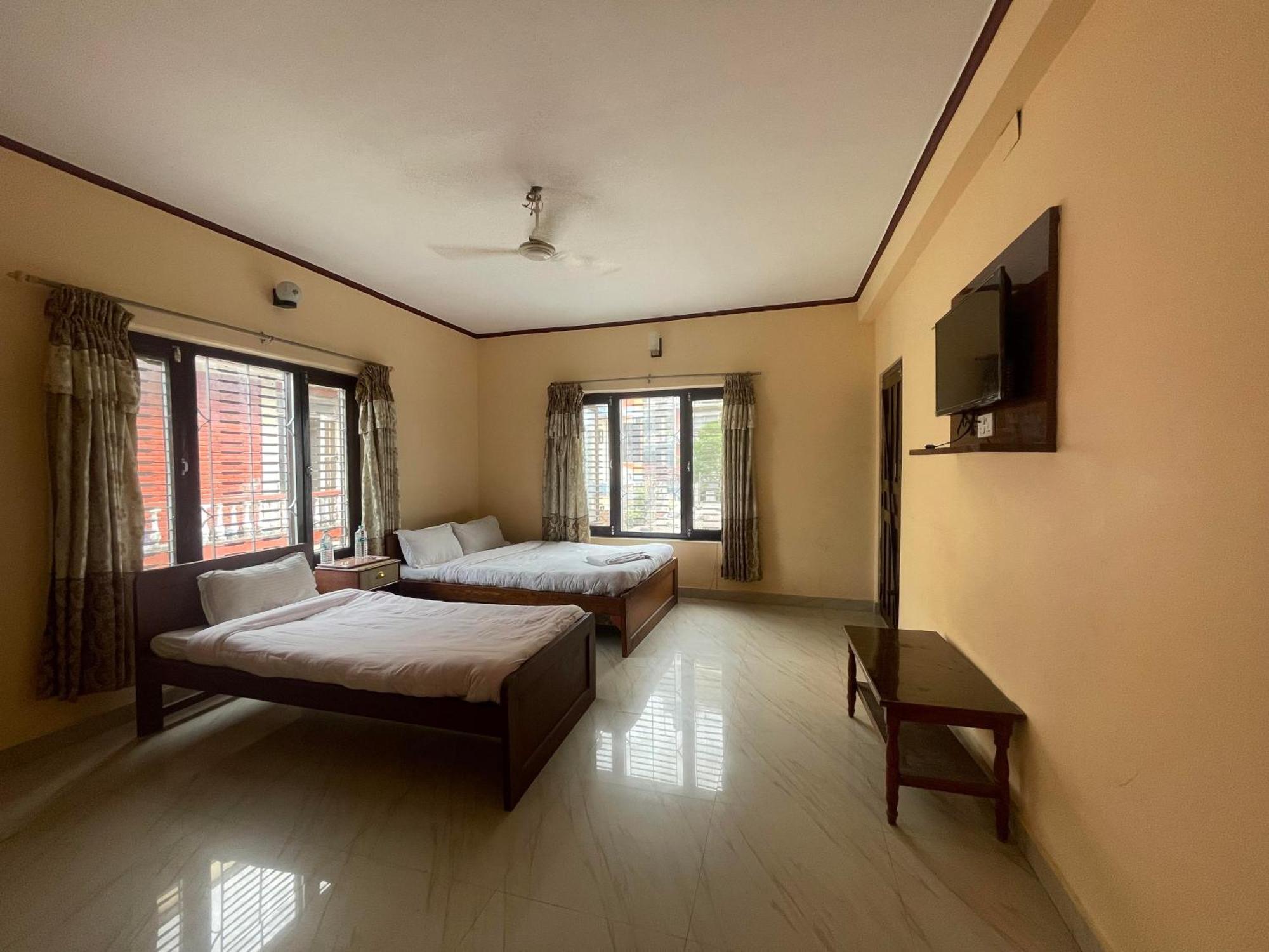 Hotel Peace Ganga Inn 포카라 외부 사진