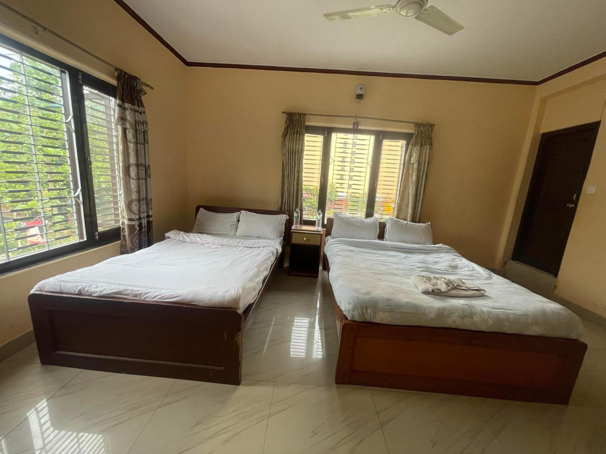 Hotel Peace Ganga Inn 포카라 외부 사진